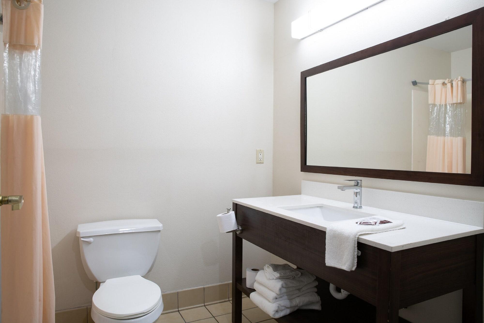 Blisspoint Inn & Suites Маріон Екстер'єр фото