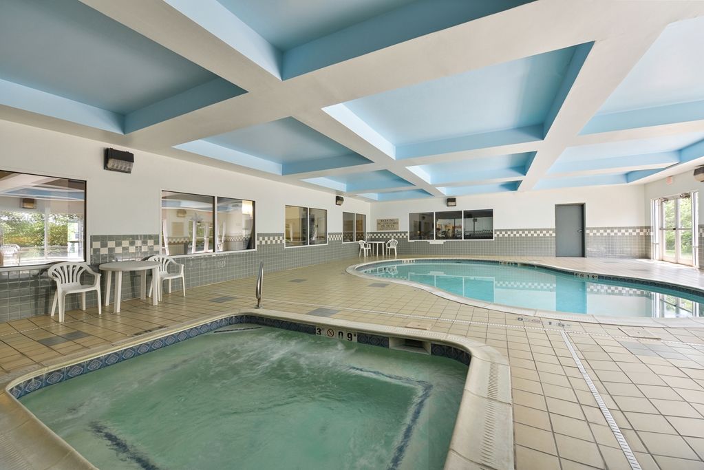 Blisspoint Inn & Suites Маріон Зручності фото